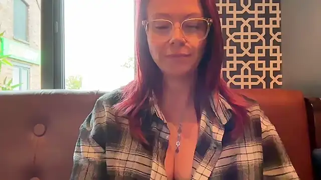 Snapshot of MelodyRoseUk chatting on 10.30.25 MelodyRoseUk online show from 10.30.25