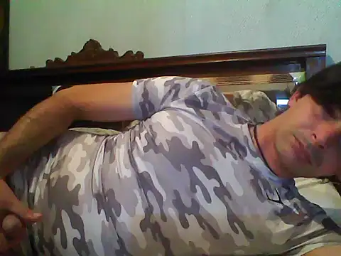 Snapshot of frank32love chatting on 01.07.26 frank32love online show from 01.07.26