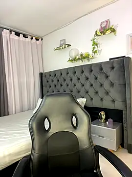 Amiirra  online show from 09.10.25