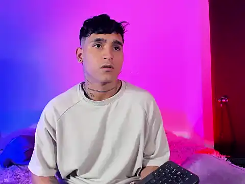 Snapshot of christianwang chatting on 11.14.25 christianwang online show from 11.14.25