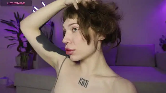 Snapshot of PaulaPratt chatting on 01.08.26 PaulaPratt online show from 01.08.26