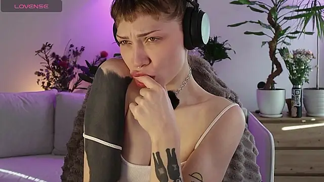 Snapshot of PaulaPratt chatting on 03.13.26 PaulaPratt online show from 03.13.26