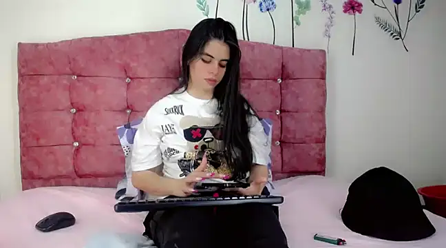 Snapshot of Madisson_Ivanova chatting on 12.14.24 Madisson Ivanova online show from 12.14.24