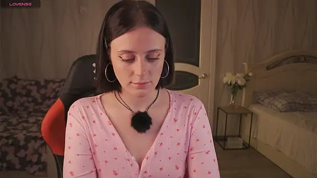 Emmi Flowers online show from 05.17.26