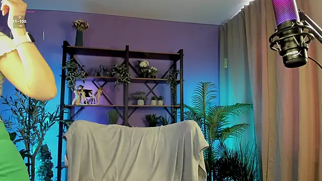 careful i bite nya online show from 03.12.25