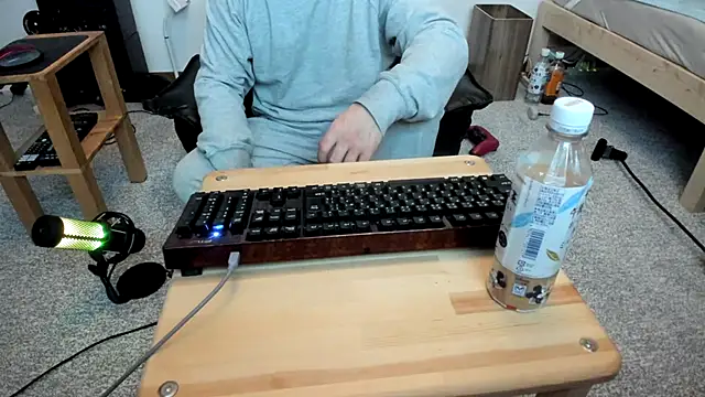 Snapshot of hachunemiku chatting on 01.17.25 hachunemiku online show from 01.17.25