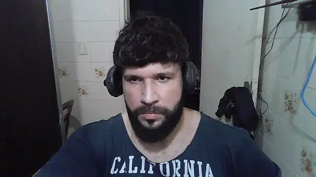 Snapshot of Cauan-t chatting on 01.12.25 Cauan-t online show from 01.12.25