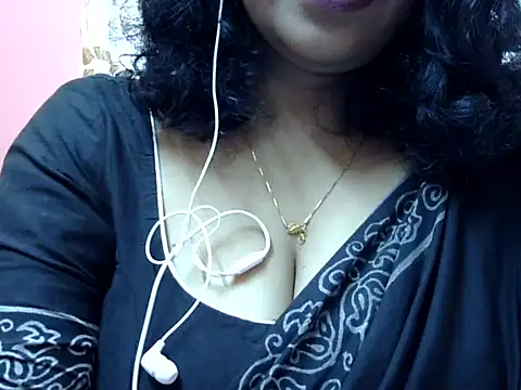 Snapshot of Riya_riyaa chatting on 12.15.24 Riya riyaa online show from 12.15.24