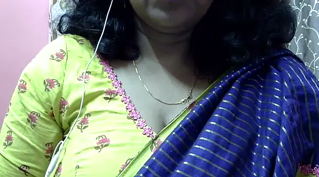 Snapshot of Riya_riyaa chatting on 12.18.24 Riya riyaa online show from 12.18.24
