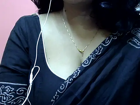 Snapshot of Riya_riyaa chatting on 12.21.24 Riya riyaa online show from 12.21.24
