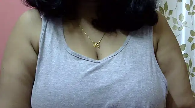 Snapshot of Riya_riyaa chatting on 01.05.25 Riya riyaa online show from 01.05.25