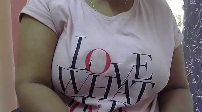 Snapshot of Riya_riyaa chatting on 01.10.25 Riya riyaa online show from 01.10.25