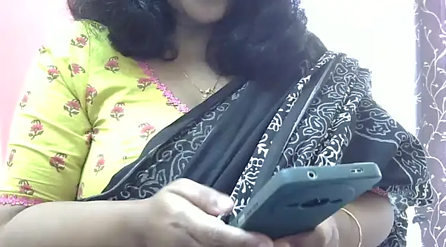 Snapshot of Riya_riyaa chatting on 01.12.25 Riya riyaa online show from 01.12.25