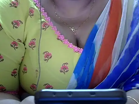 Snapshot of Riya_riyaa chatting on 09.10.25 Riya riyaa online show from 09.10.25