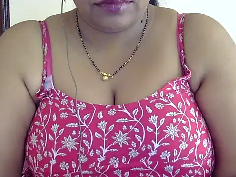 Snapshot of Riya_riyaa chatting on 10.08.25 Riya riyaa online show from 10.08.25