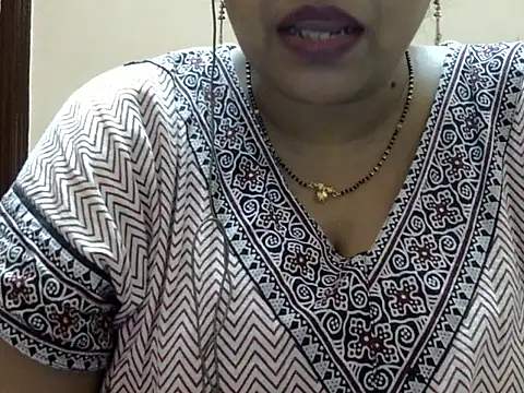 Snapshot of Riya_riyaa chatting on 10.11.25 Riya riyaa online show from 10.11.25