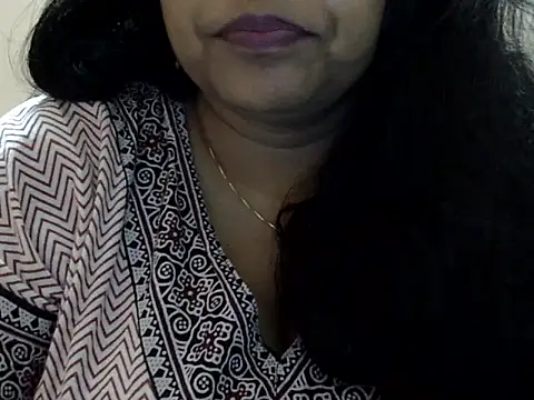 Snapshot of Riya_riyaa chatting on 10.22.25 Riya riyaa online show from 10.22.25