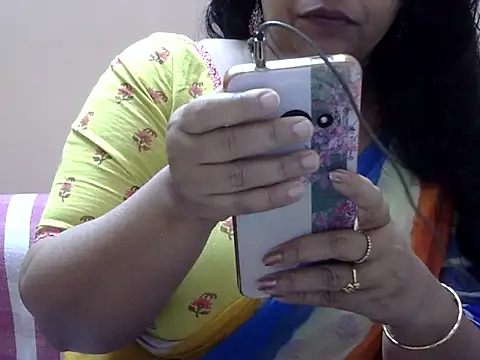 Snapshot of Riya_riyaa chatting on 12.14.25 Riya riyaa online show from 12.14.25