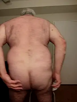 Snapshot of Shoreguy69 chatting on 12.04.25 Shoreguy69 online show from 12.04.25