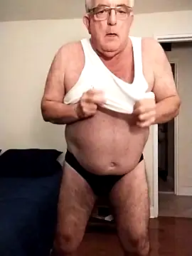 Snapshot of Shoreguy69 chatting on 12.14.25 Shoreguy69 online show from 12.14.25