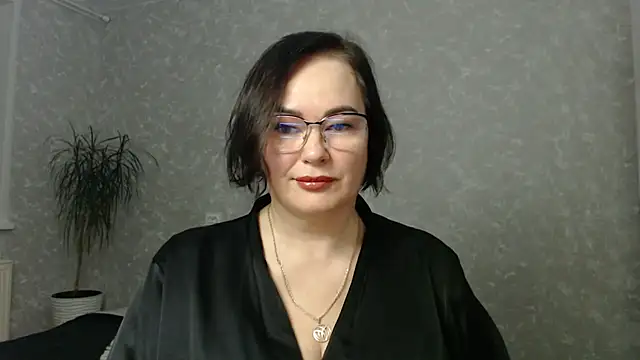 Nora Star online show from 09.10.25