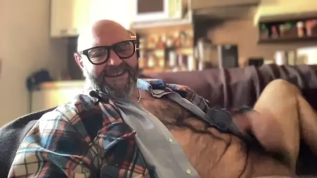 Snapshot of MM7026 chatting on 03.28.26 MM7026 online show from 03.28.26