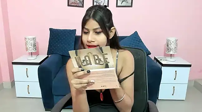 Snapshot of dumbledora chatting on 02.08.25 dumbledora online show from 02.08.25