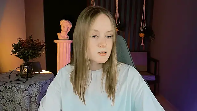 VivienLeeigh online show from 12.25.24