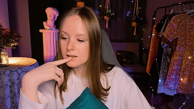 VivienLeeigh online show from 12.28.24