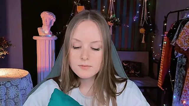 VivienLeeigh online show from 12.28.24