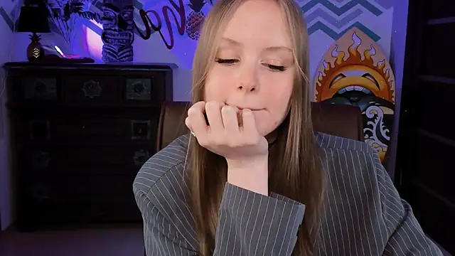 VivienLeeigh online show from 02.23.25