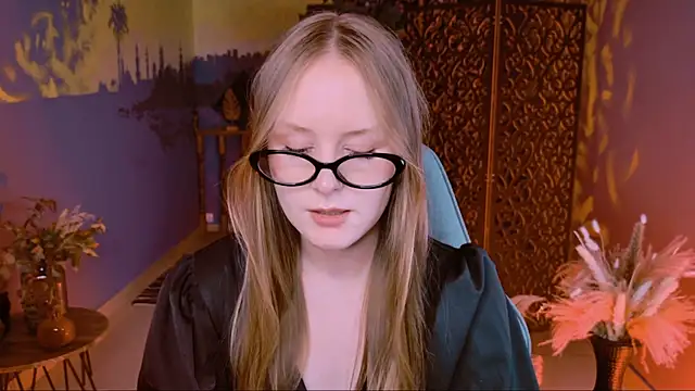 VivienLeeigh online show from 09.24.25