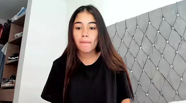 Snapshot of AriaMontgomery chatting on 12.17.24 AriaMontgomery online show from 12.17.24