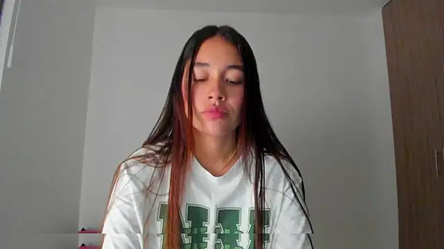 Snapshot of AriaMontgomery chatting on 10.27.25 AriaMontgomery online show from 10.27.25