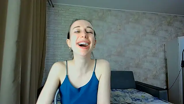 Snapshot of Anika_bloom chatting on 06.20.26 Anika bloom online show from 06.20.26