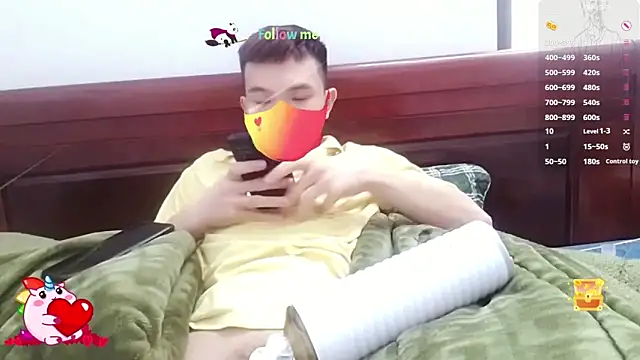 Snapshot of MIXEMKUTAKO chatting on 12.10.24 MIXEMKUTAKO online show from 12.10.24