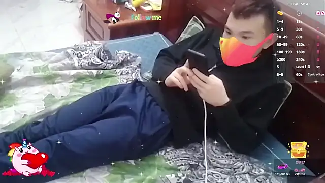 Snapshot of MIXEMKUTAKO chatting on 12.13.24 MIXEMKUTAKO online show from 12.13.24