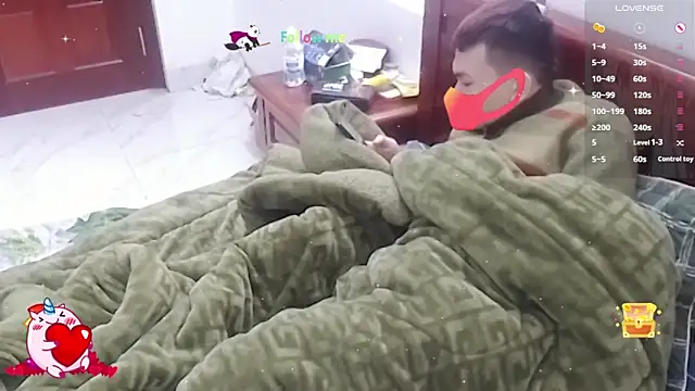 Snapshot of MIXEMKUTAKO chatting on 12.13.24 MIXEMKUTAKO online show from 12.13.24