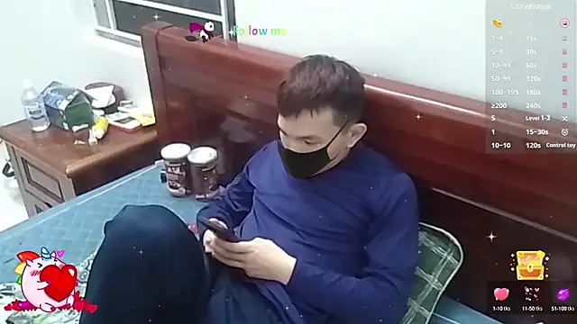 Snapshot of MIXEMKUTAKO chatting on 12.16.24 MIXEMKUTAKO online show from 12.16.24