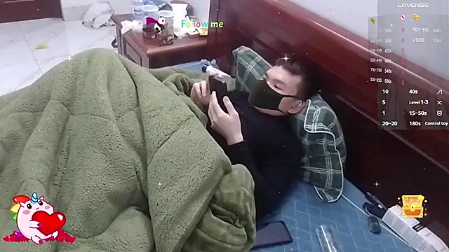 Snapshot of MIXEMKUTAKO chatting on 12.18.24 MIXEMKUTAKO online show from 12.18.24