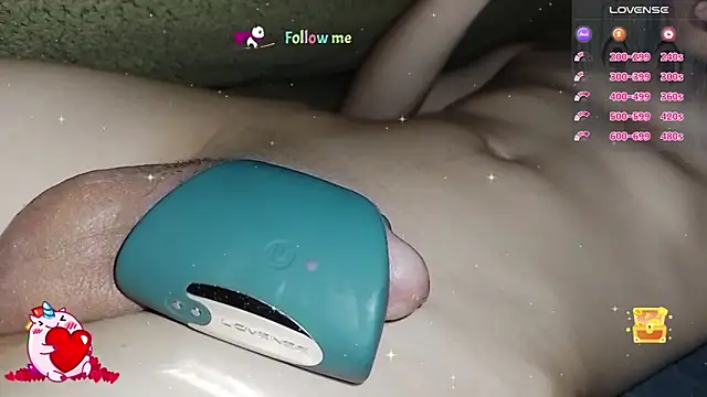 Snapshot of MIXEMKUTAKO chatting on 12.19.24 MIXEMKUTAKO online show from 12.19.24