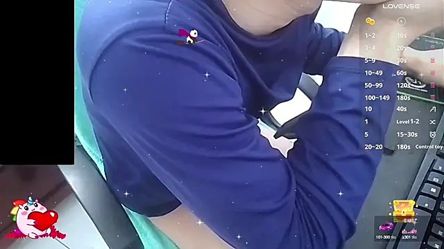 Snapshot of MIXEMKUTAKO chatting on 12.29.24 MIXEMKUTAKO online show from 12.29.24