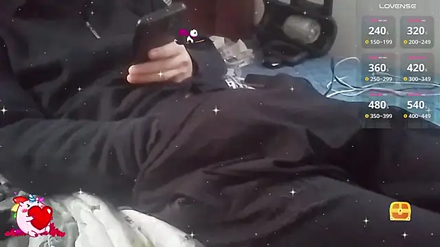 Snapshot of MIXEMKUTAKO chatting on 12.30.24 MIXEMKUTAKO online show from 12.30.24