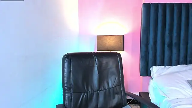 Lily Miiller online show from 02.11.25