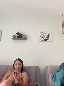 Snapshot of Nickiiiii chatting on 02.10.25 Nickiiiii online show from 02.10.25