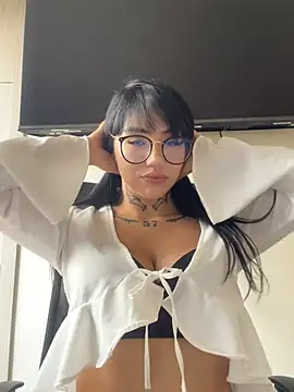 Snapshot of Nickiiiii chatting on 03.08.25 Nickiiiii online show from 03.08.25