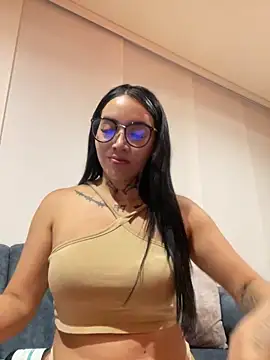 Snapshot of Nickiiiii chatting on 03.11.25 Nickiiiii online show from 03.11.25