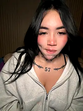 Snapshot of Nickiiiii chatting on 11.16.25 Nickiiiii online show from 11.16.25