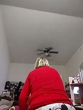 Snapshot of Playmate86 chatting on 12.06.24 Playmate86 online show from 12.06.24