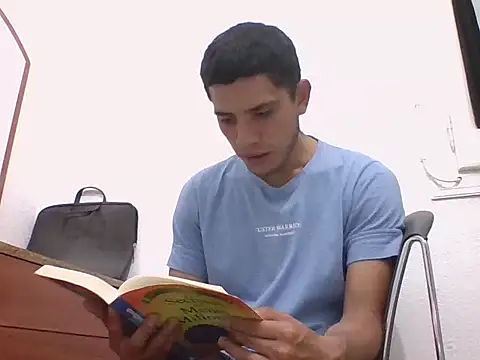 Snapshot of Deportist chatting on 10.30.25 Deportist online show from 10.30.25